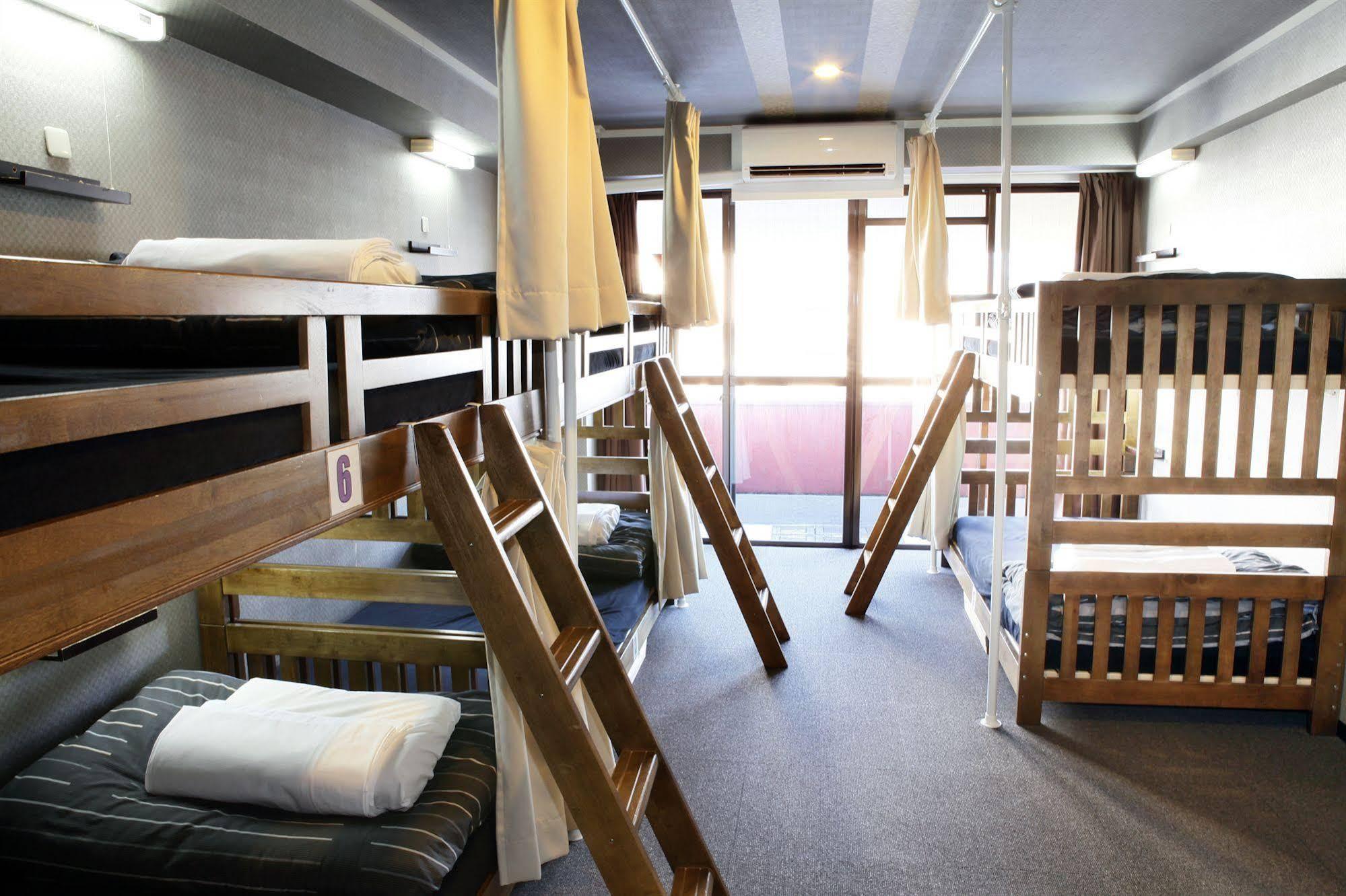 Khaosan Hostel *