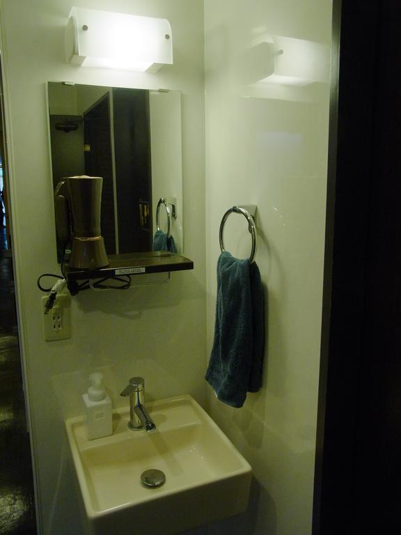 Capsule Capsule hotel *