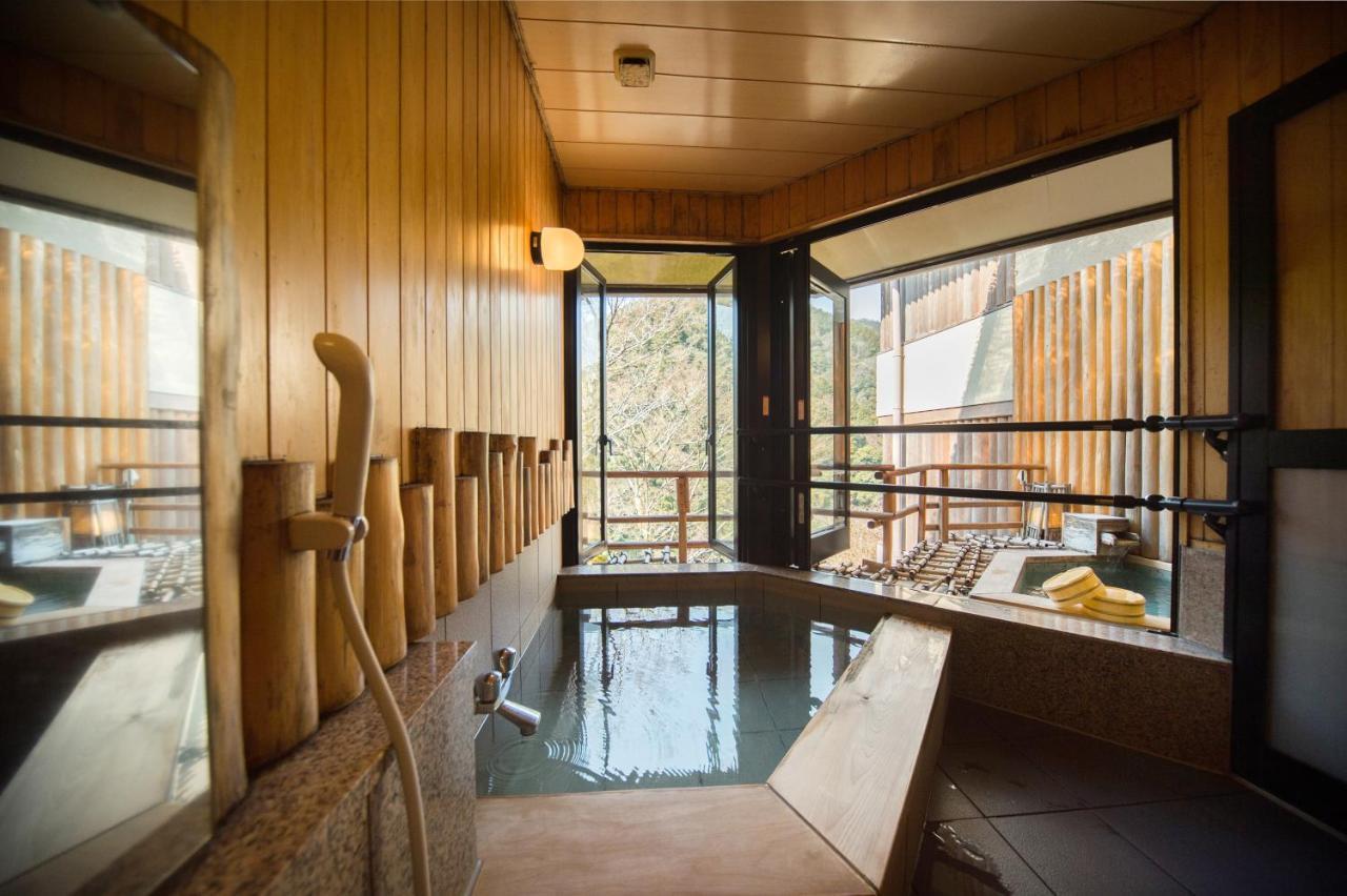 Momijiya Honkan Takaosansou Ryokan