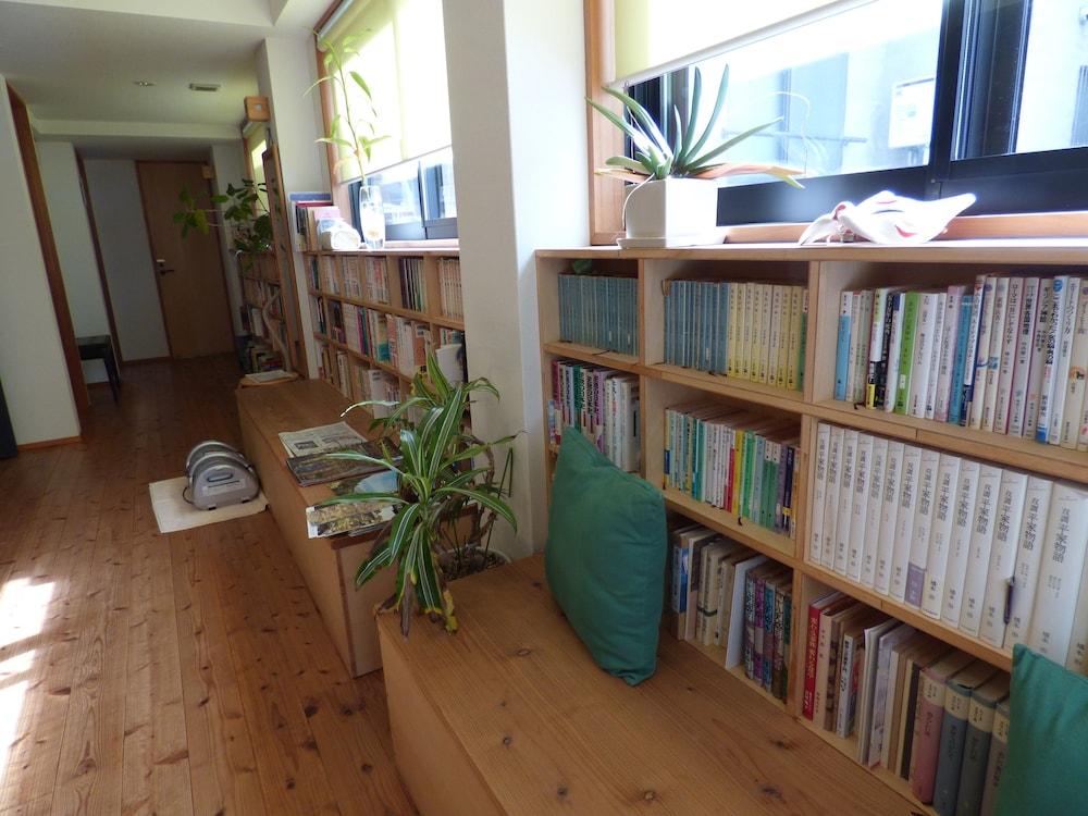 Hostel Hyakumanben Cross