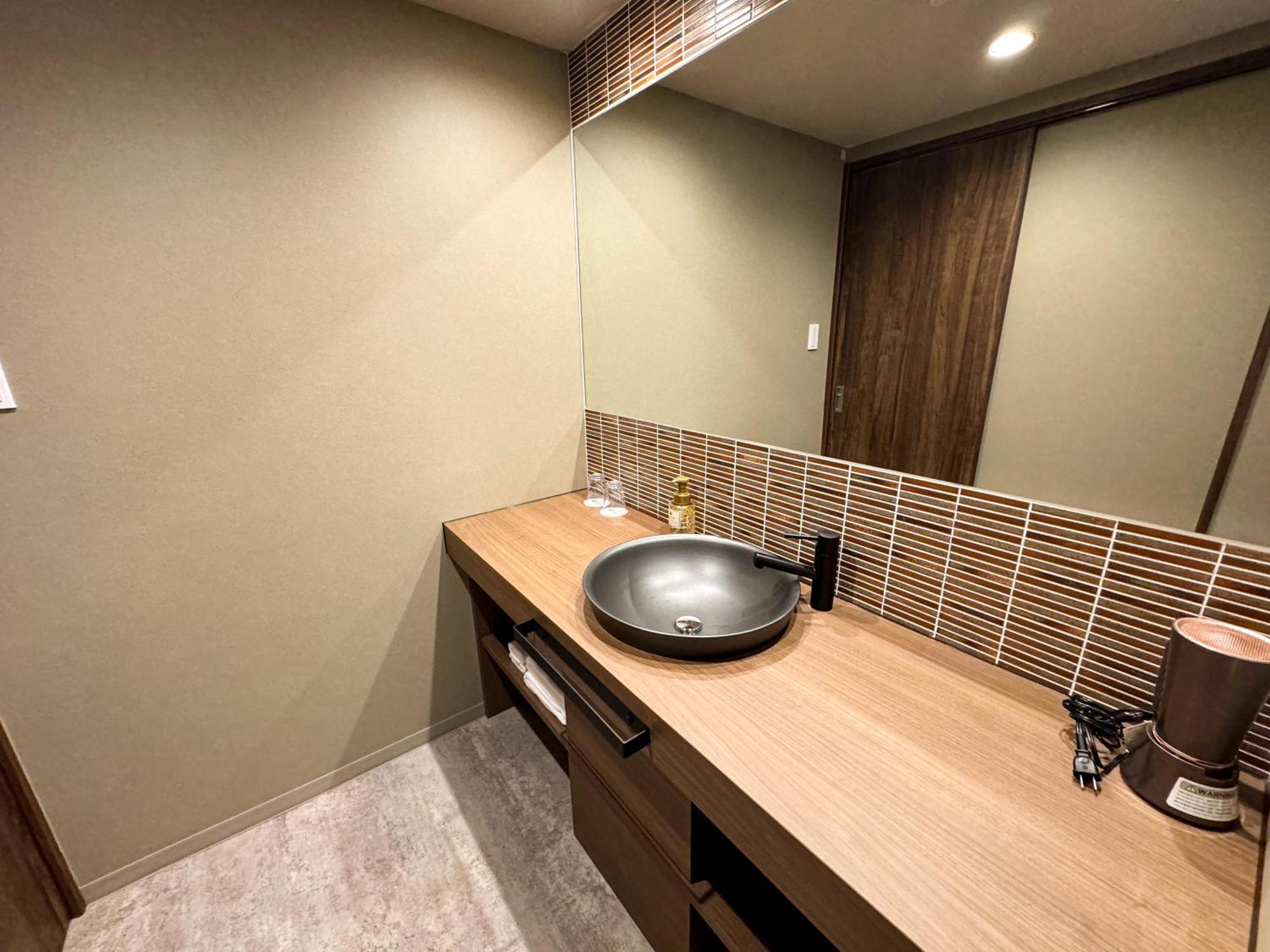 Rinn Station West 3*