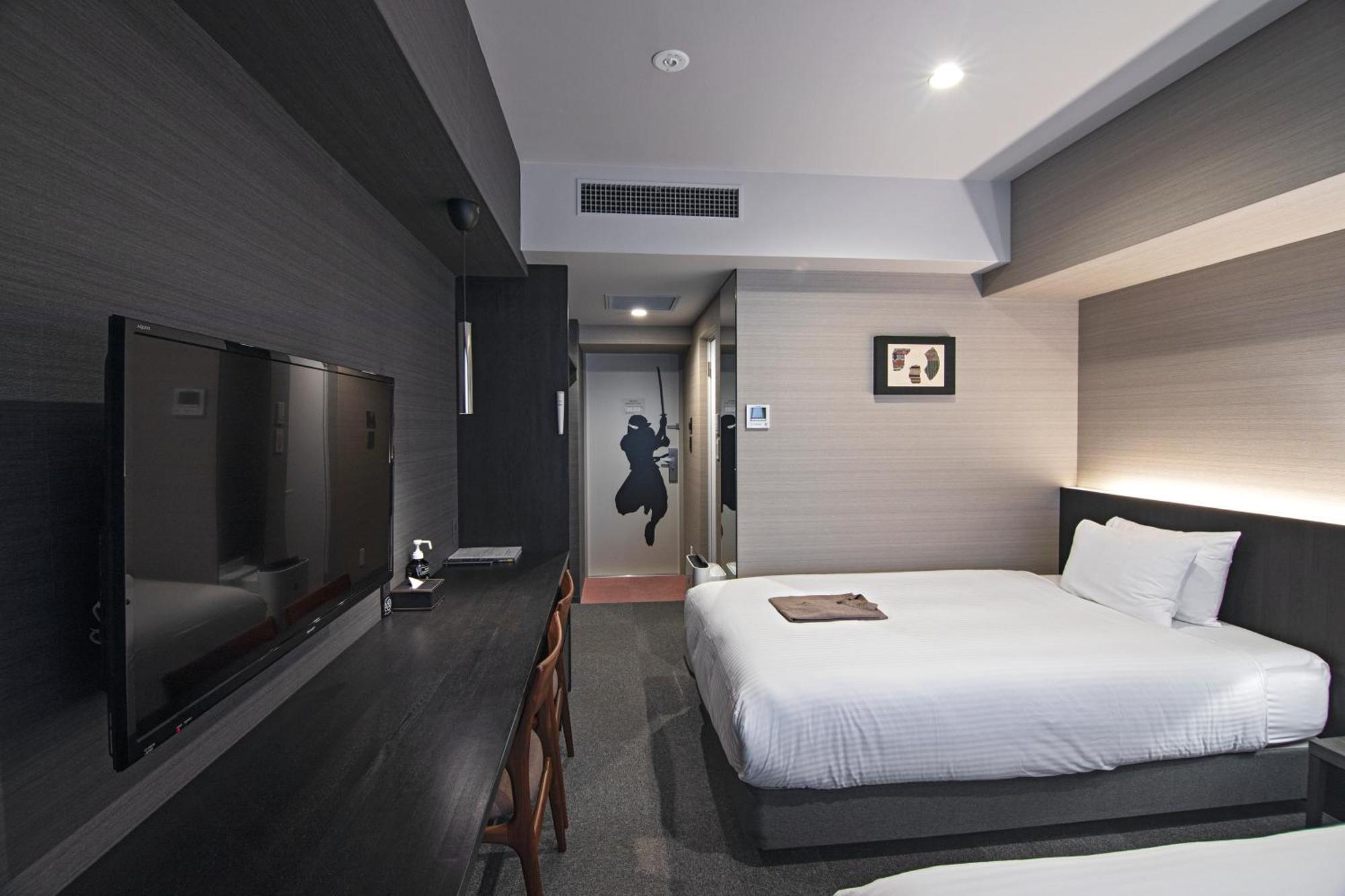 Hotel Ninja Black