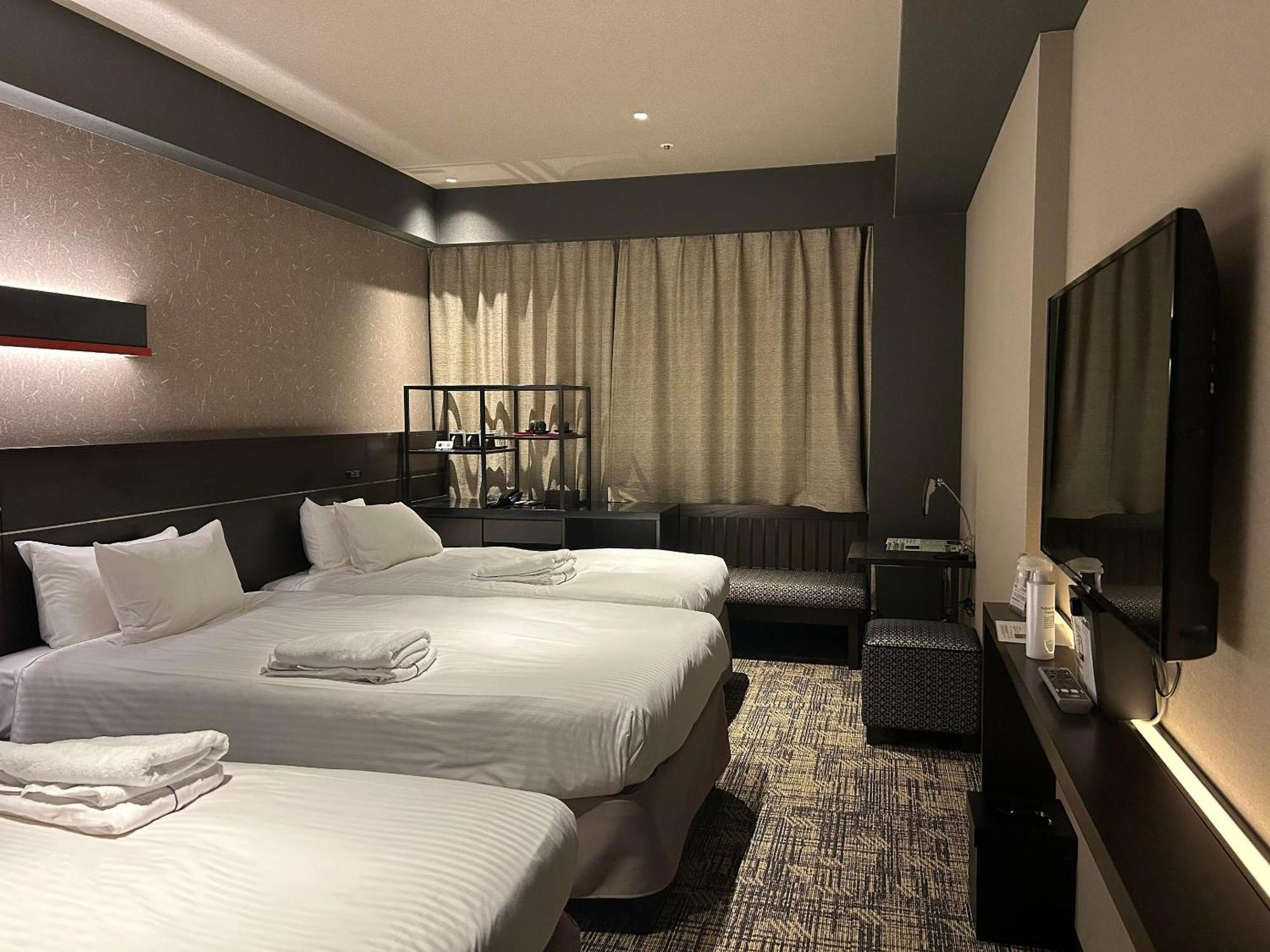 Hotel Keihan Hachijoguchi 4*