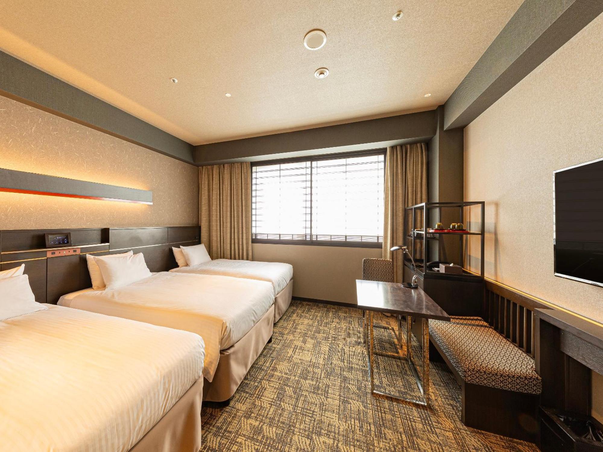 Hotel Keihan Hachijoguchi 4*