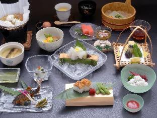 Momijiya Honkan Takaosansou Ryokan Kyoto