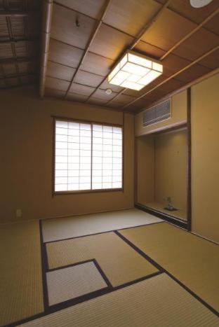 Matsui-bekkan Hanakanzashi Ryokan Kyoto