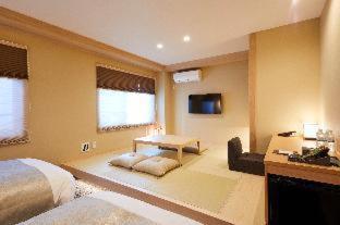 Rinn Shirakawa South