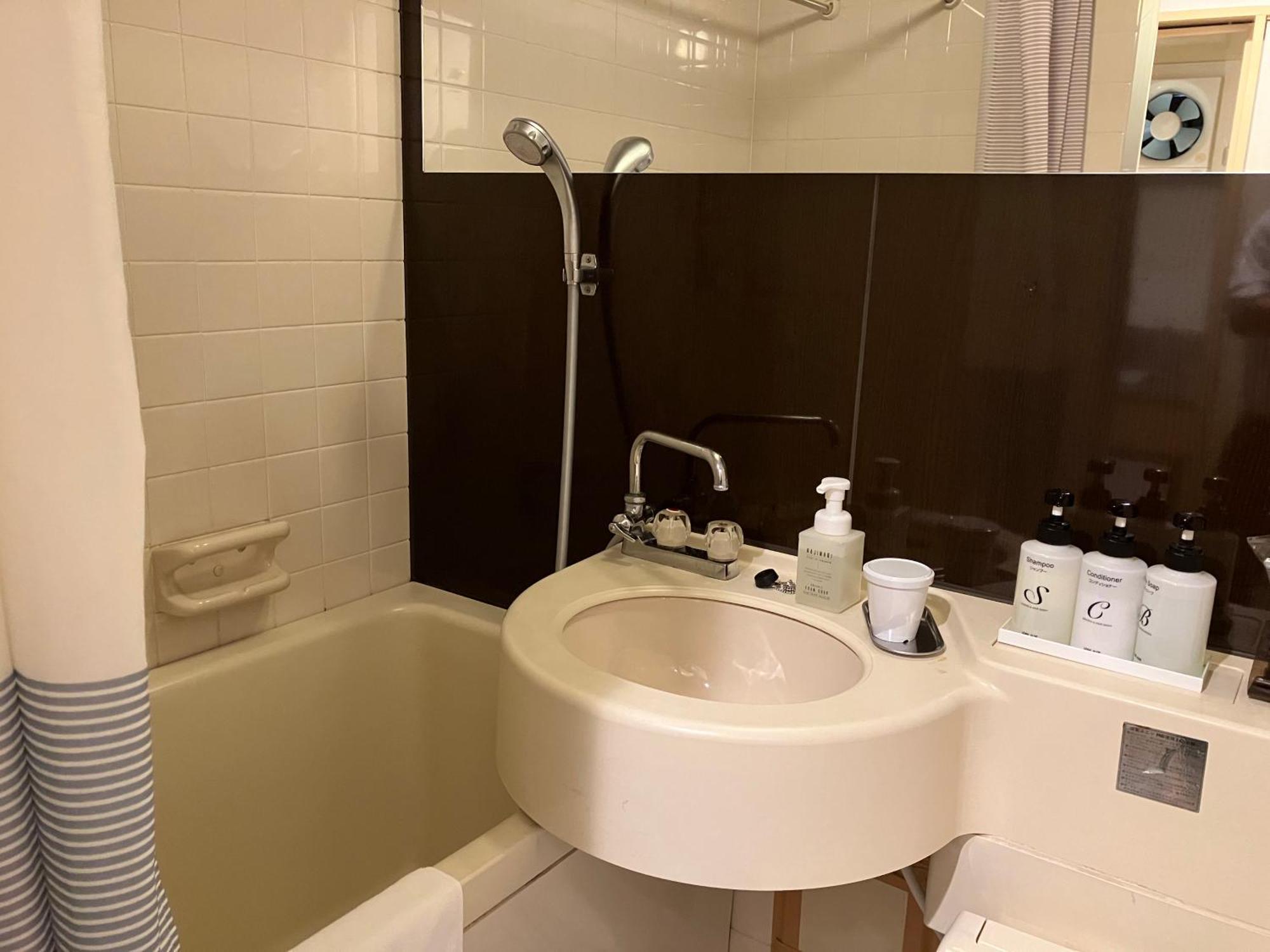Livemax Ekimae Hotel
