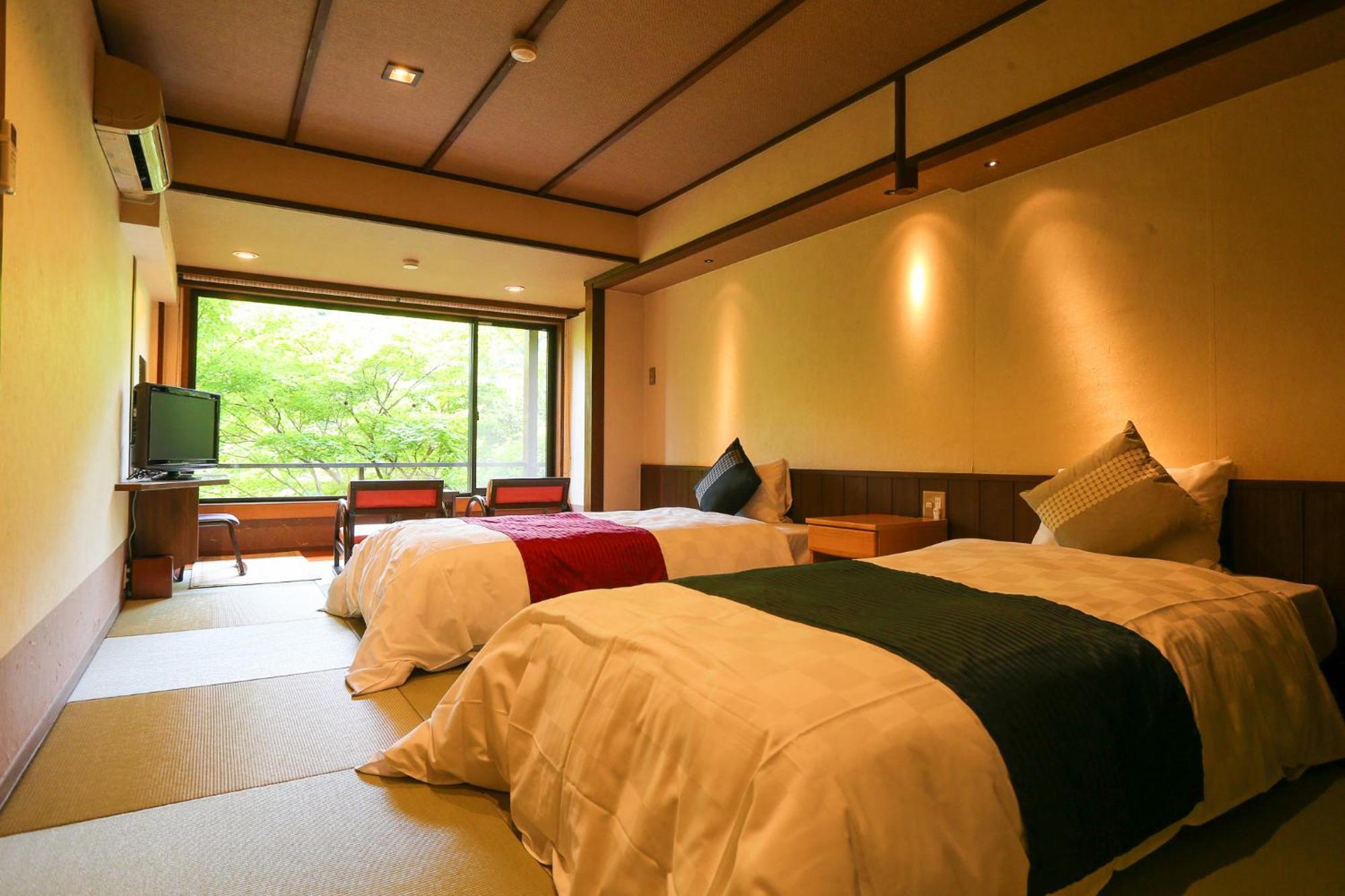 Momijiya Honkan Takaosansou Ryokan