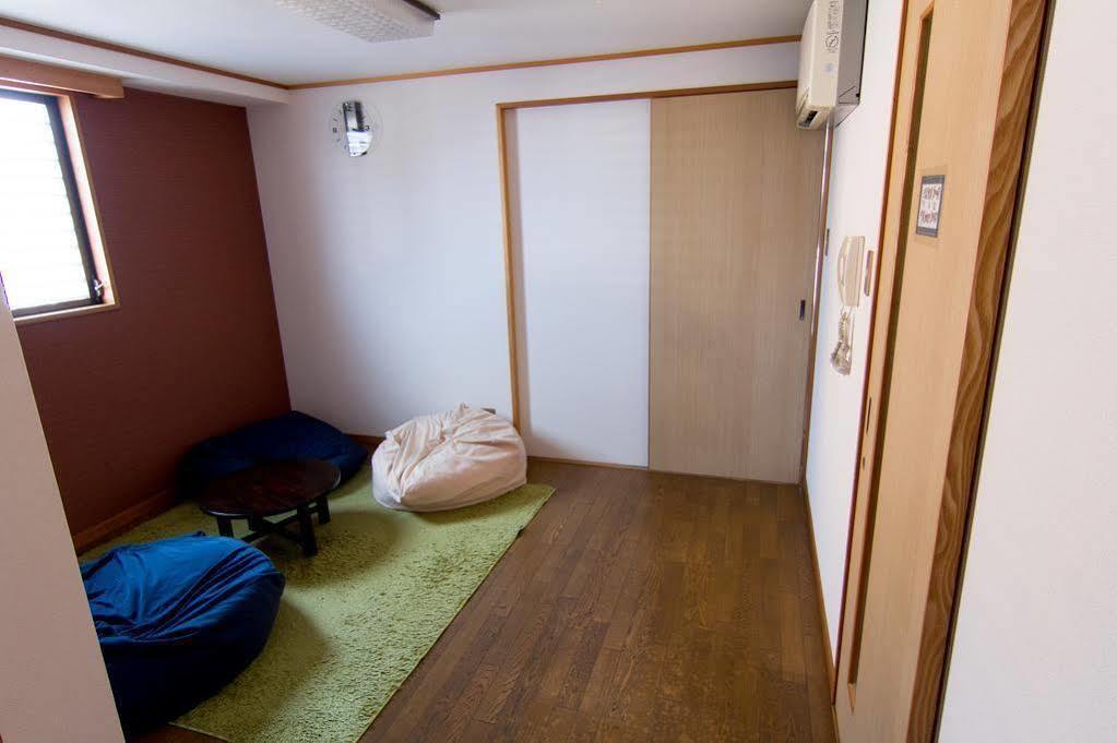 Lantern Hostel *