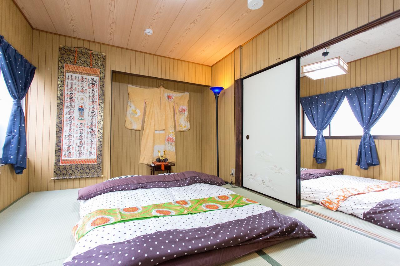 Center 200 Years Old Traditional House Next To 2 Train Lines Holiday home *