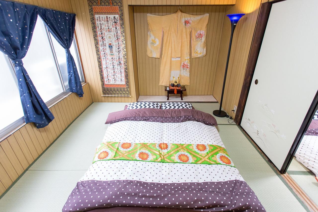 Holiday home Center 200 Years Old Traditional House Next To 2 Train Lines Kyoto