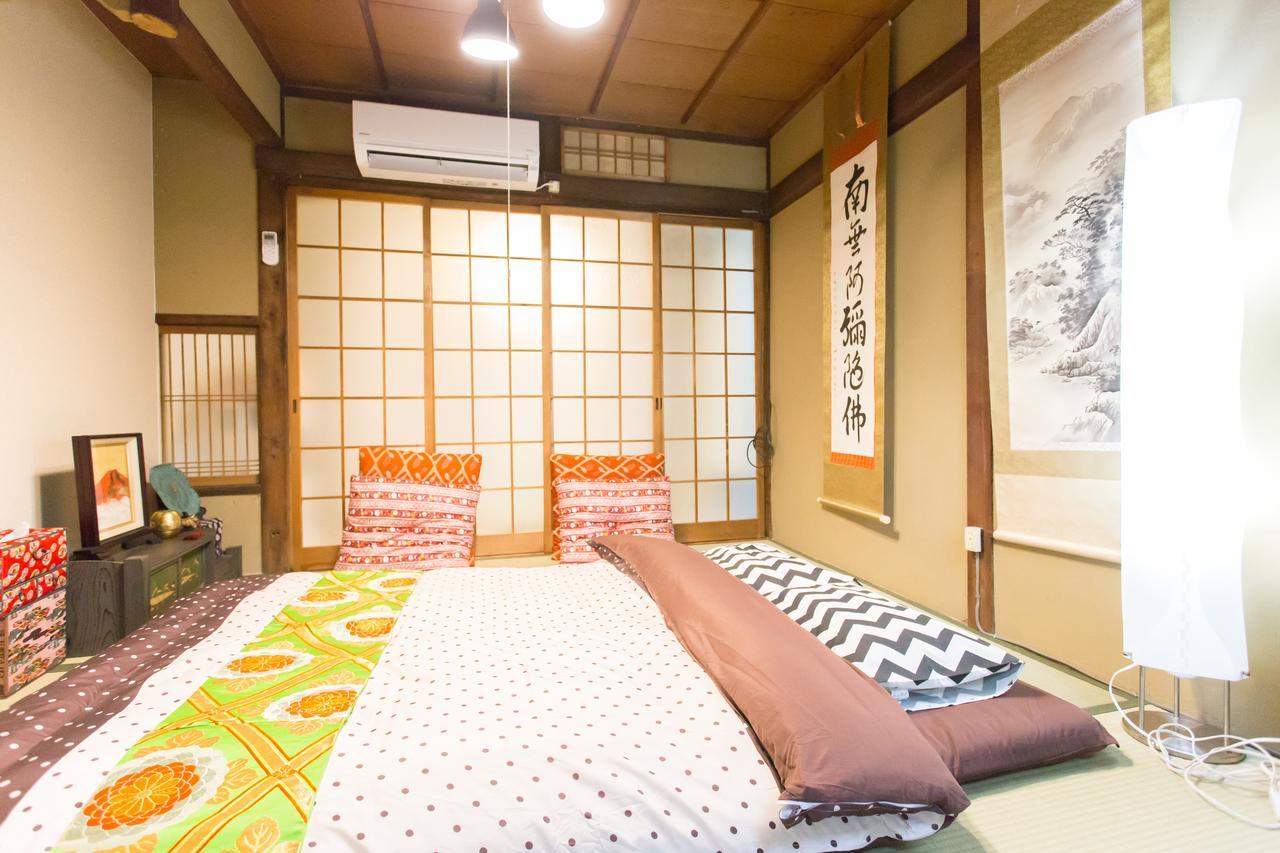 Center 200 Years Old Traditional House Next To 2 Train Lines Kyoto