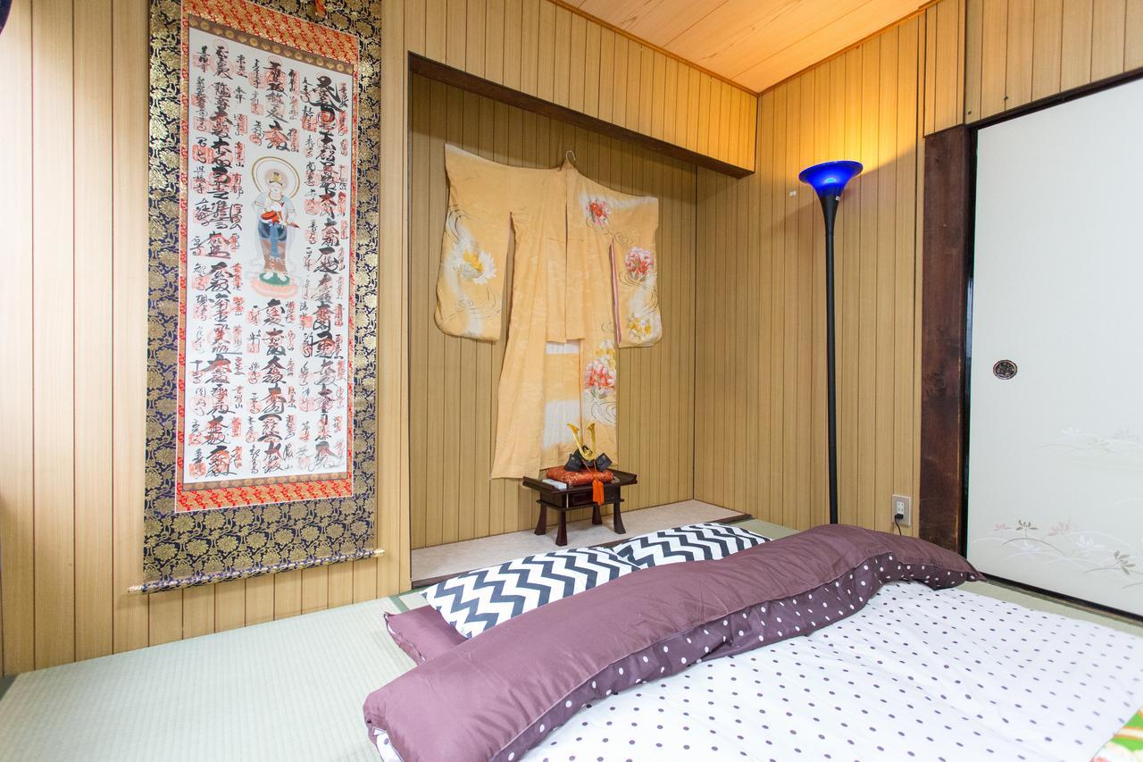 Holiday home Center 200 Years Old Traditional House Next To 2 Train Lines Kyoto