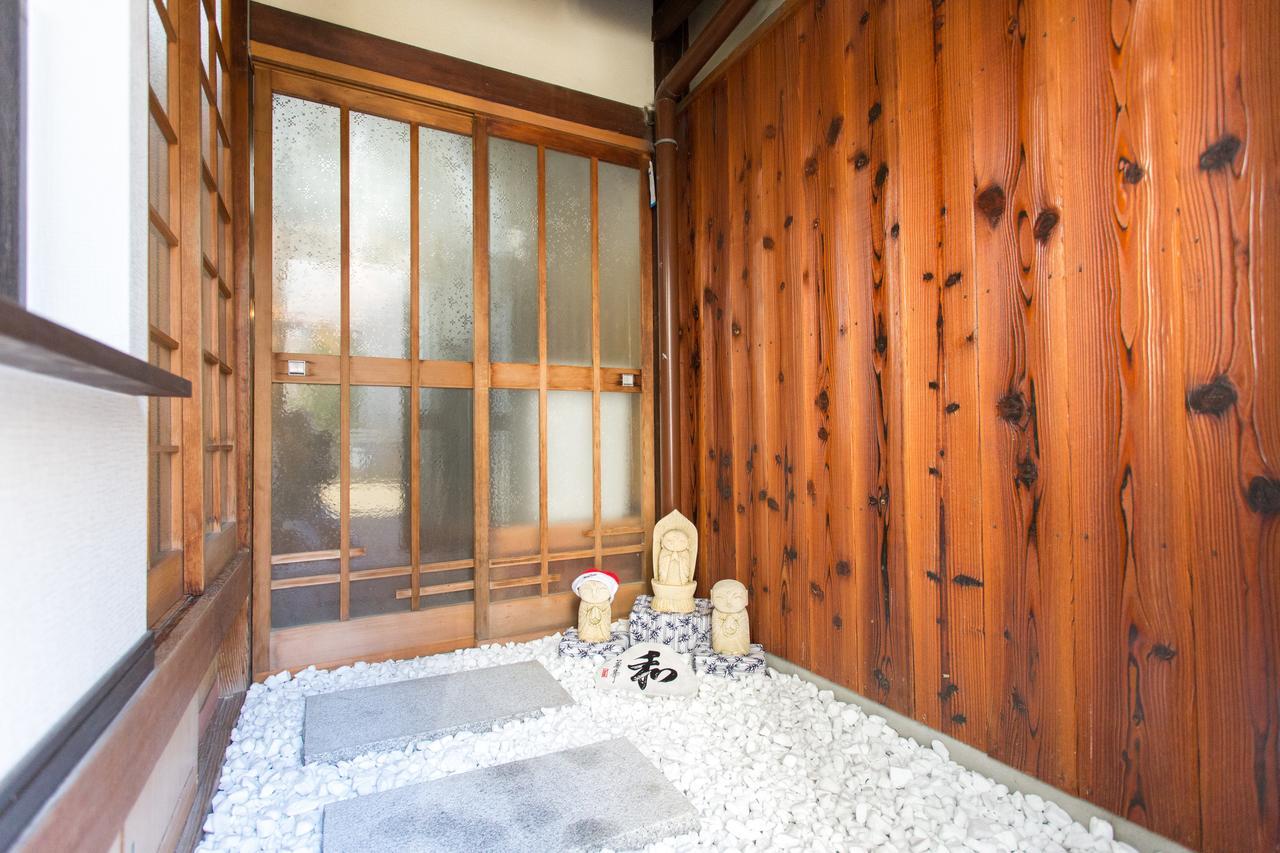Holiday home Center 200 Years Old Traditional House Next To 2 Train Lines Kyoto