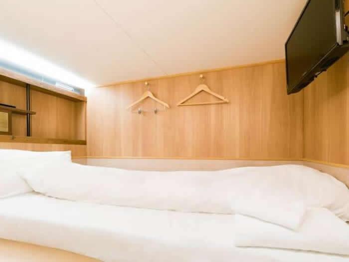 Capsule hotel Cabin Sanjo Kawaramachi 2*