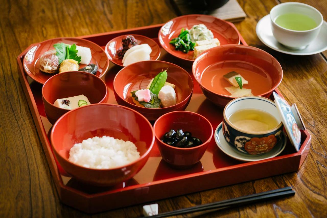 Kiraku Higashiyama *