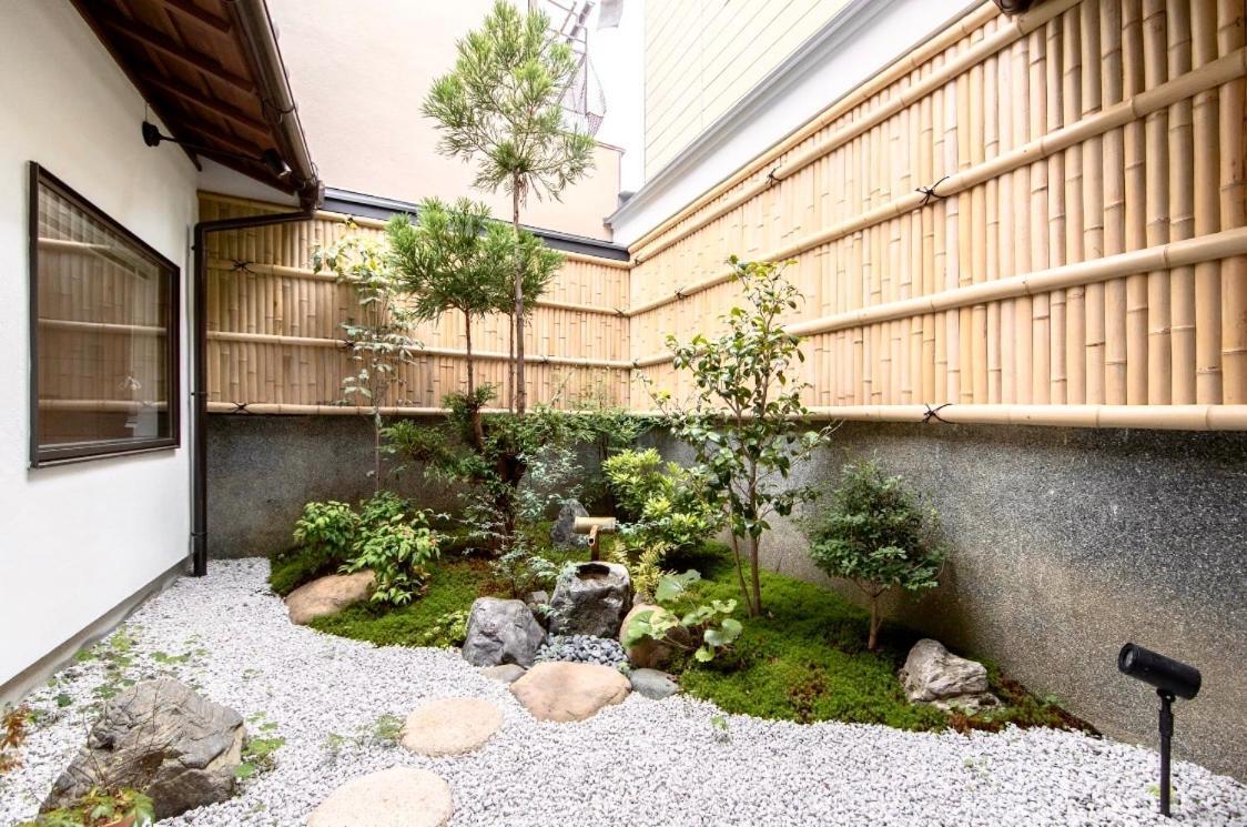 Tsurui Goshonishi 鶴居御所西 *